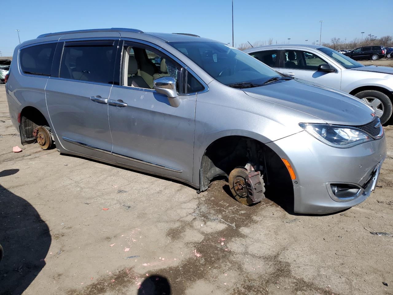 2017 CHRYSLER PACIFICA L - Image 4