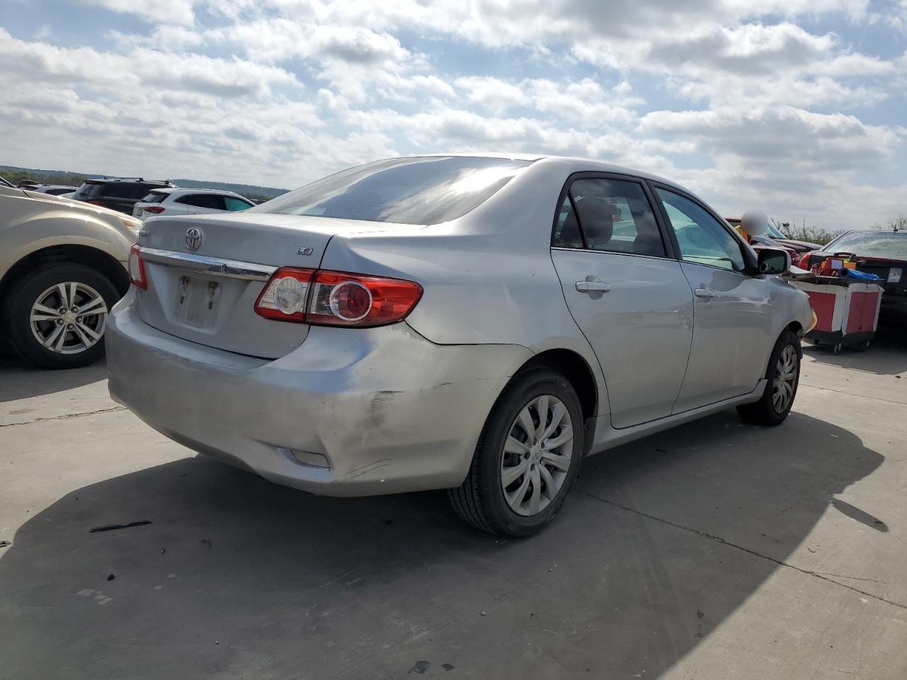 2013 TOYOTA COROLLA BA - Фото 3