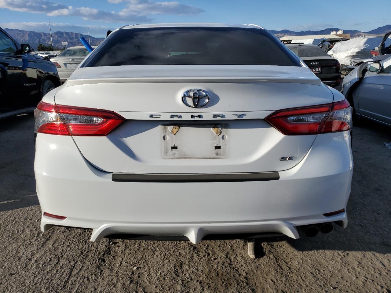 2018 TOYOTA CAMRY L - Фото 6