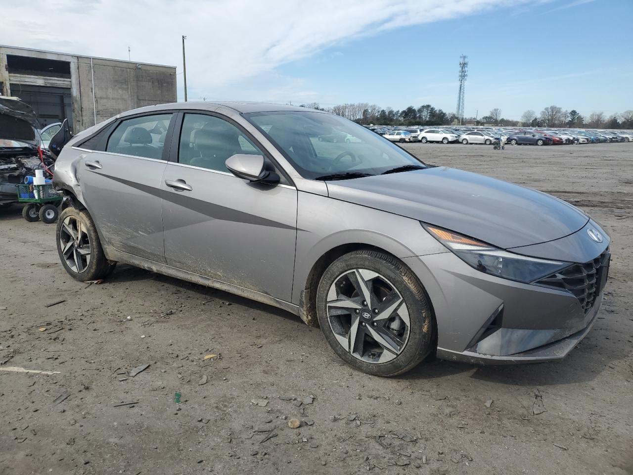 2022 HYUNDAI ELANTRA SE - Image 4