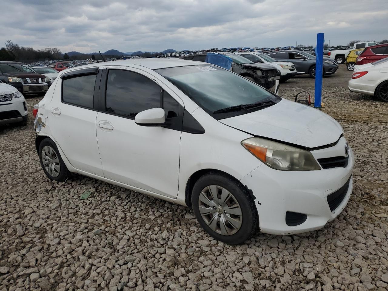 2014 TOYOTA YARIS - Фото 4