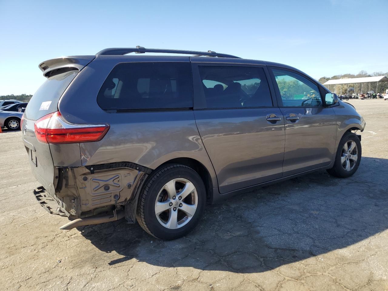 2015 TOYOTA SIENNA LE - Фото 3
