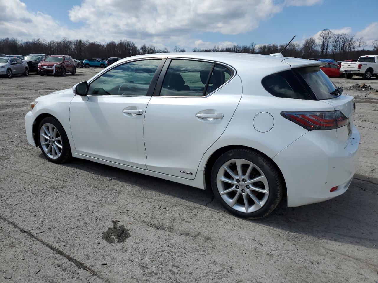 2013 LEXUS CT 200 - Image 2