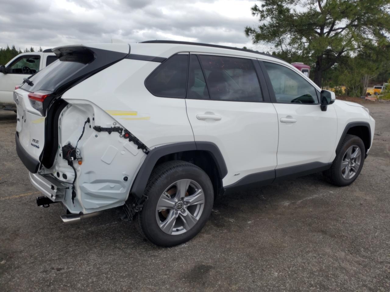 2022 TOYOTA RAV4 XLE - Image 3