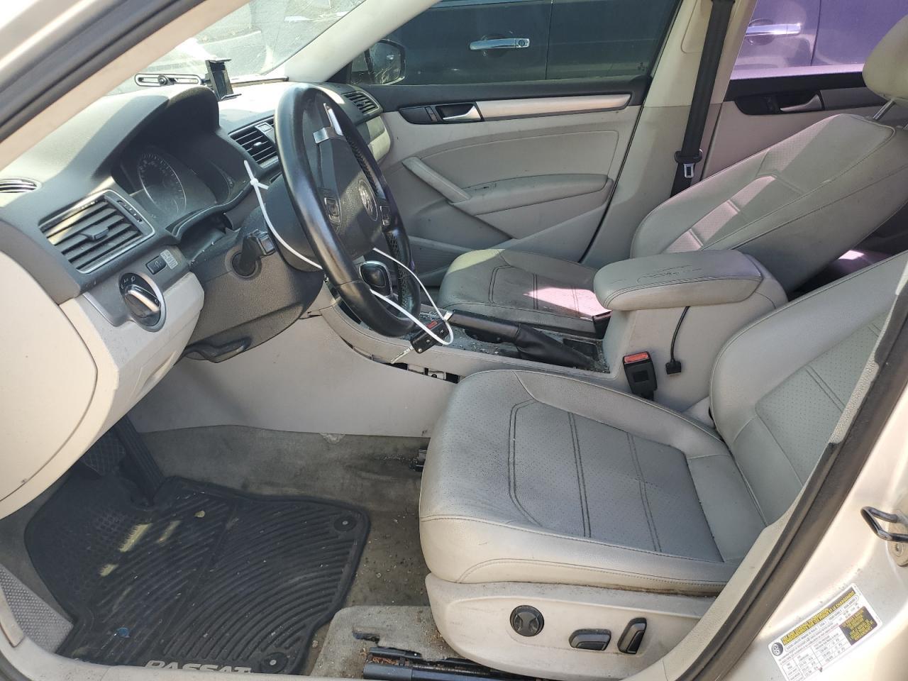 2014 VOLKSWAGEN PASSAT SE - Image 7