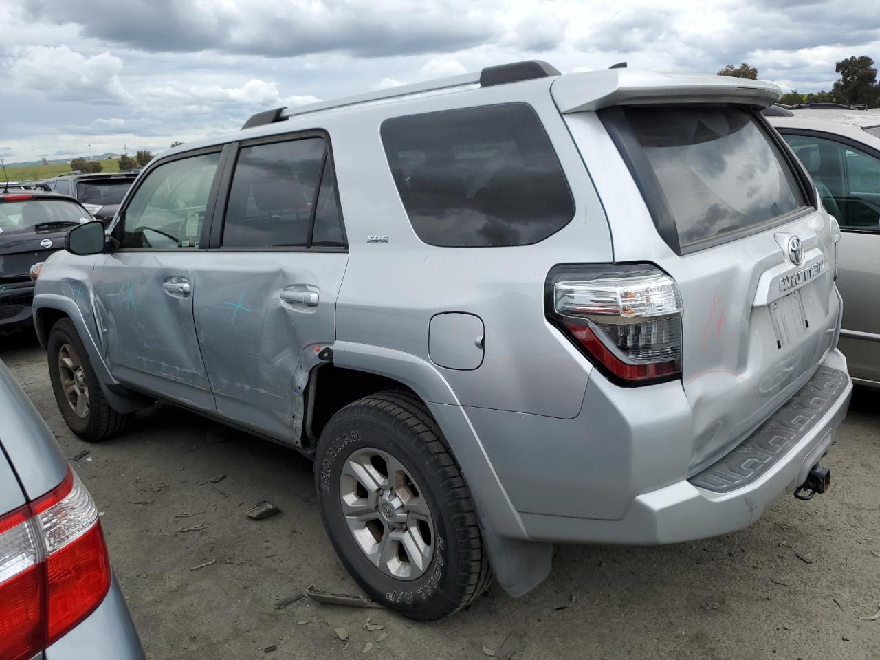 2019 TOYOTA 4RUNNER SR - Фото 2