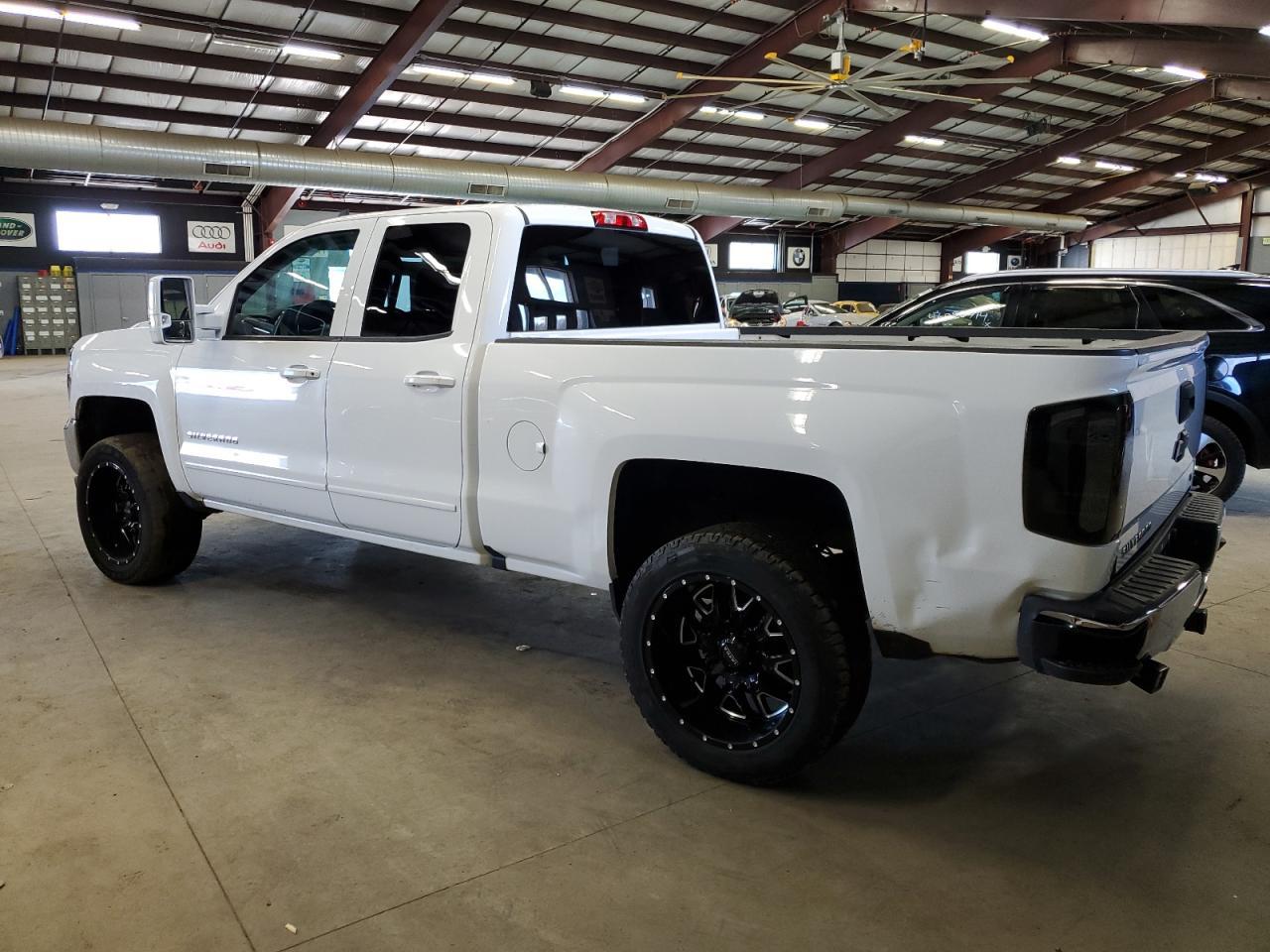 2017 CHEVROLET SILVERADO - Фото 2