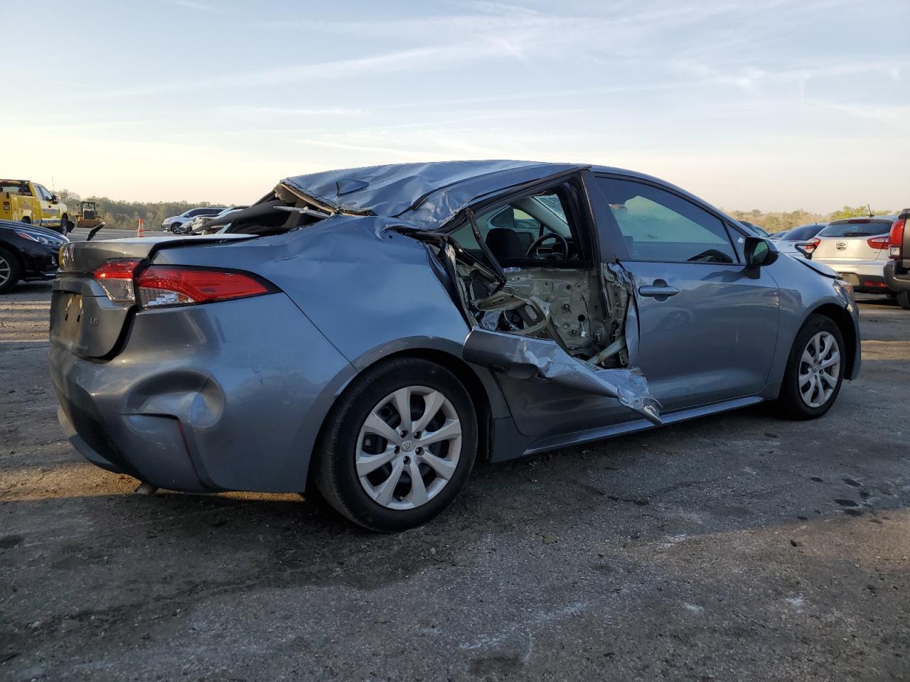 2022 TOYOTA COROLLA LE - Фото 3