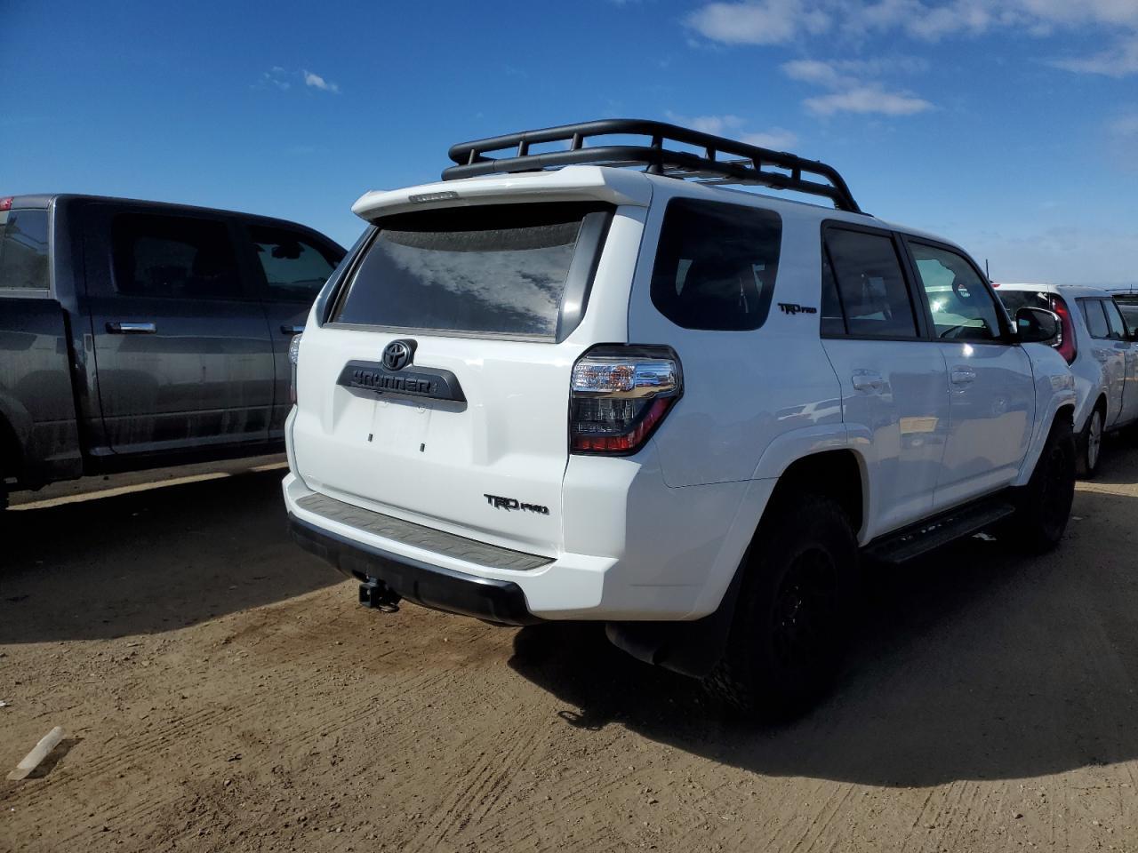 2022 TOYOTA 4RUNNER SR - Image 3