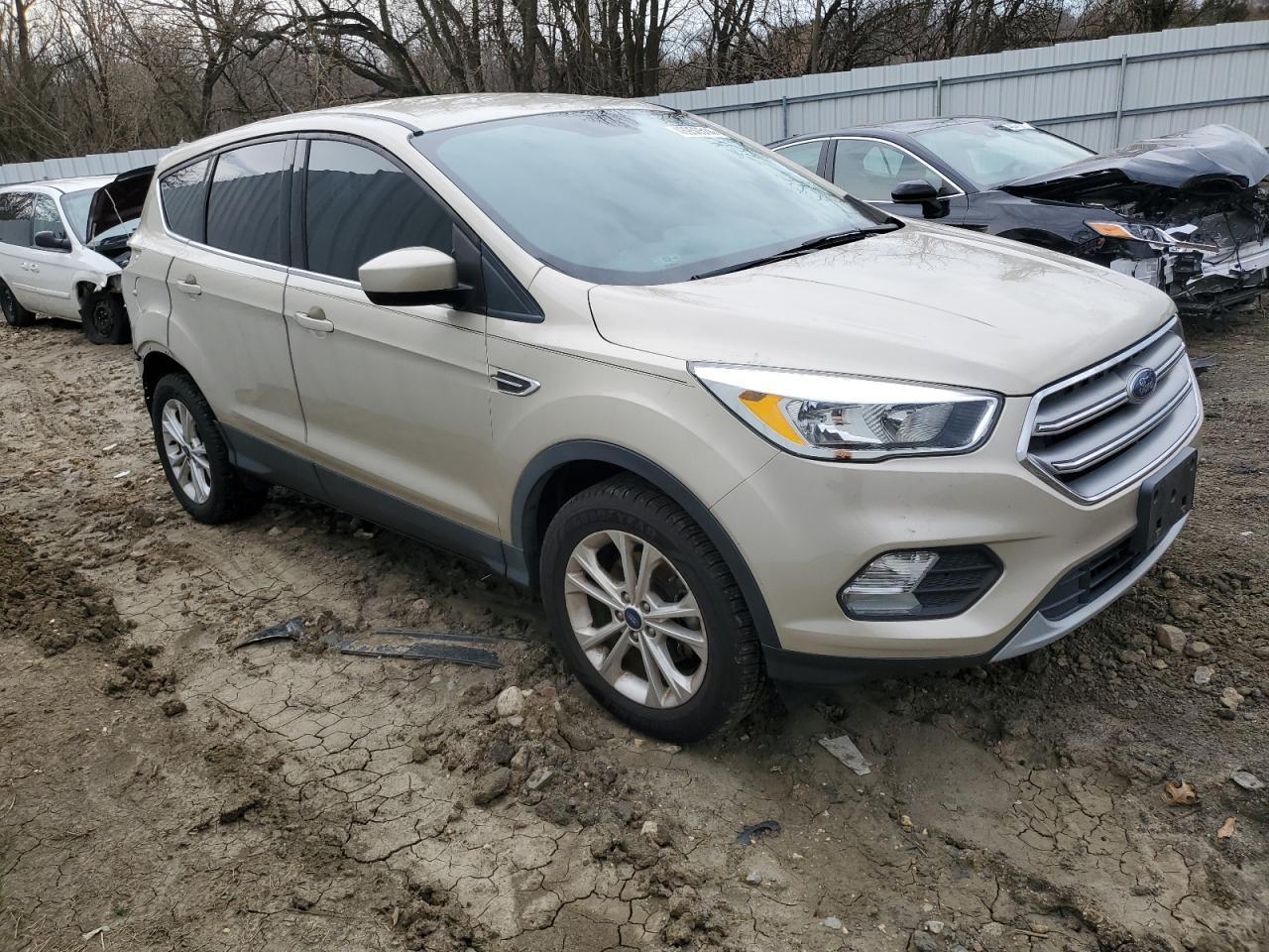 2017 FORD ESCAPE SE - Image 4