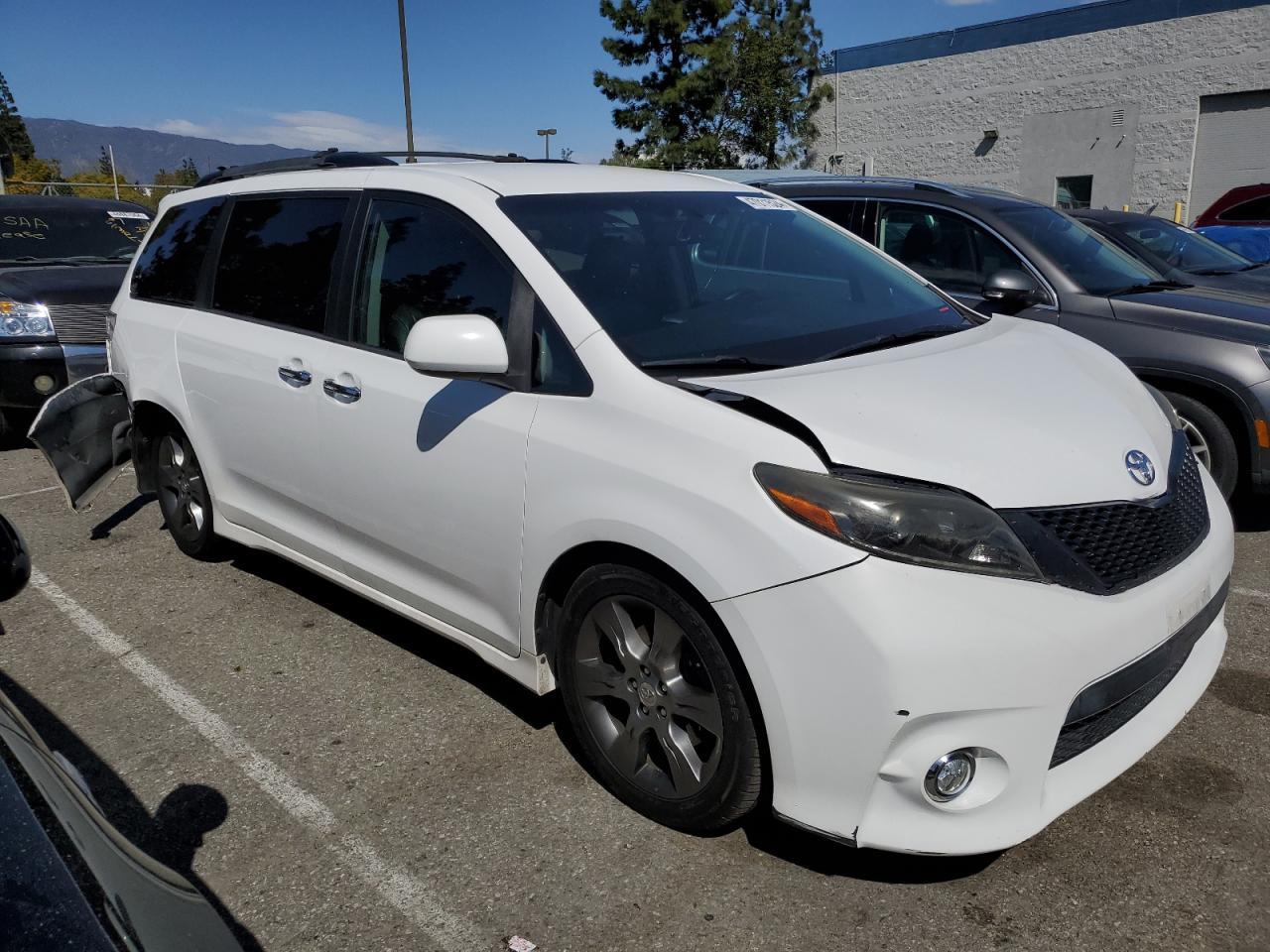 2015 TOYOTA SIENNA SPO - Фото 4