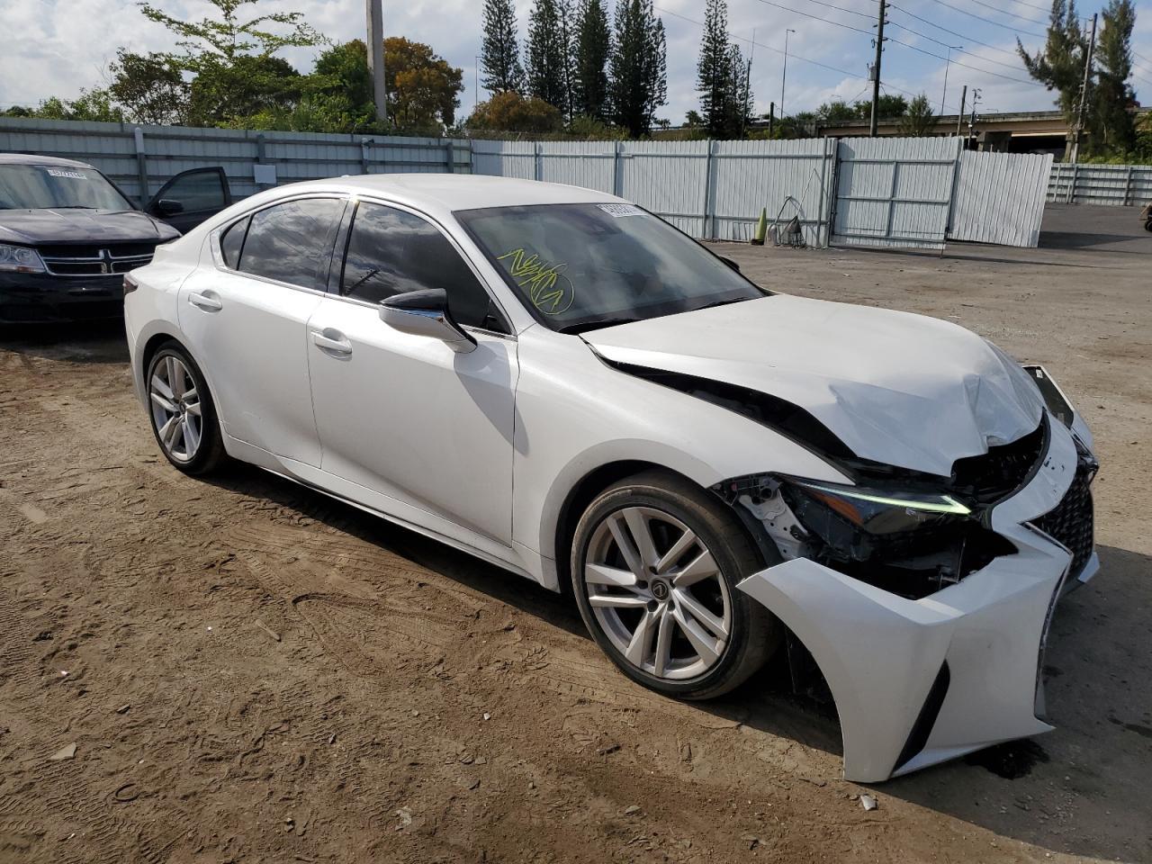 2022 LEXUS IS 300 - Фото 4