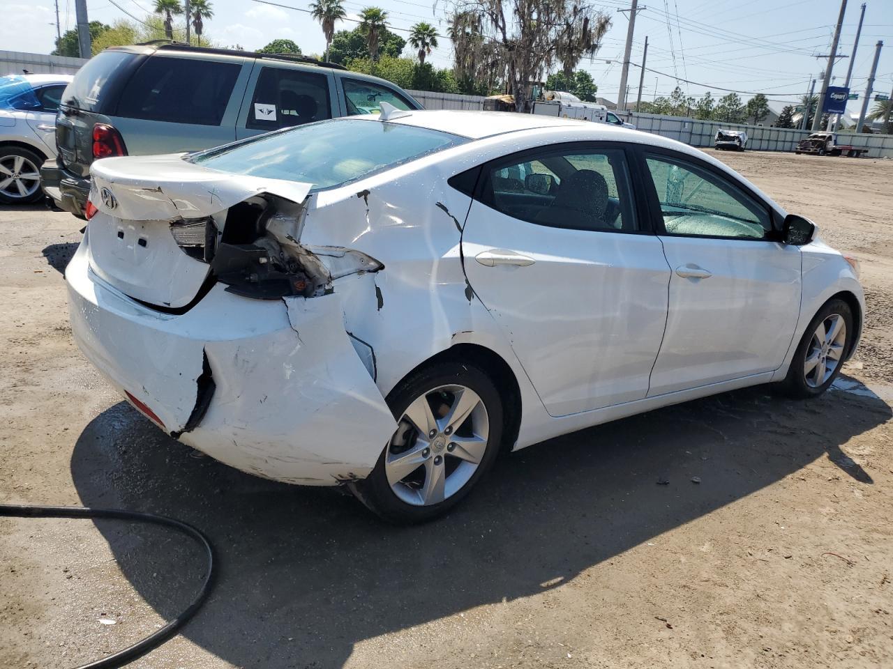 2013 HYUNDAI ELANTRA GL - Image 3