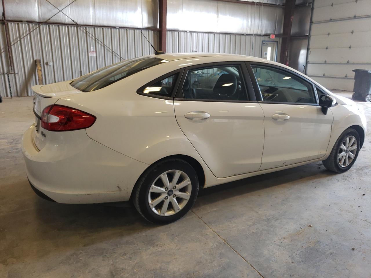 2013 FORD FIESTA SE - Фото 3