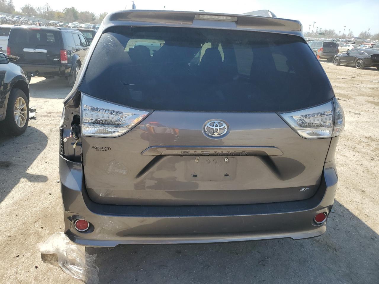 2015 TOYOTA SIENNA SPO - Фото 6