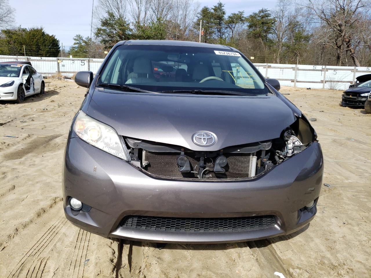 2011 TOYOTA SIENNA XLE - Фото 5