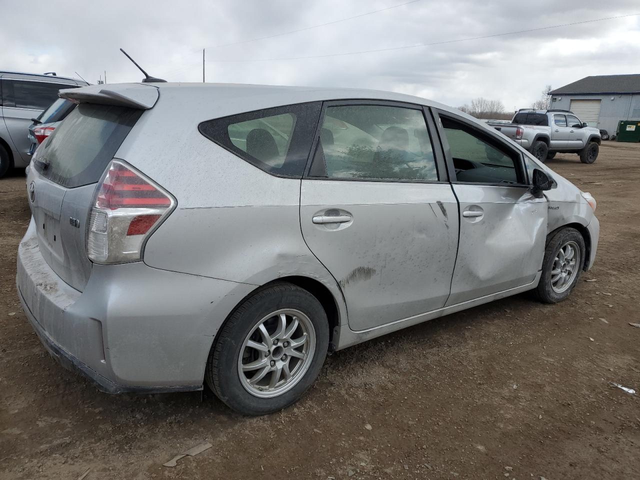 2015 TOYOTA PRIUS V - Фото 3