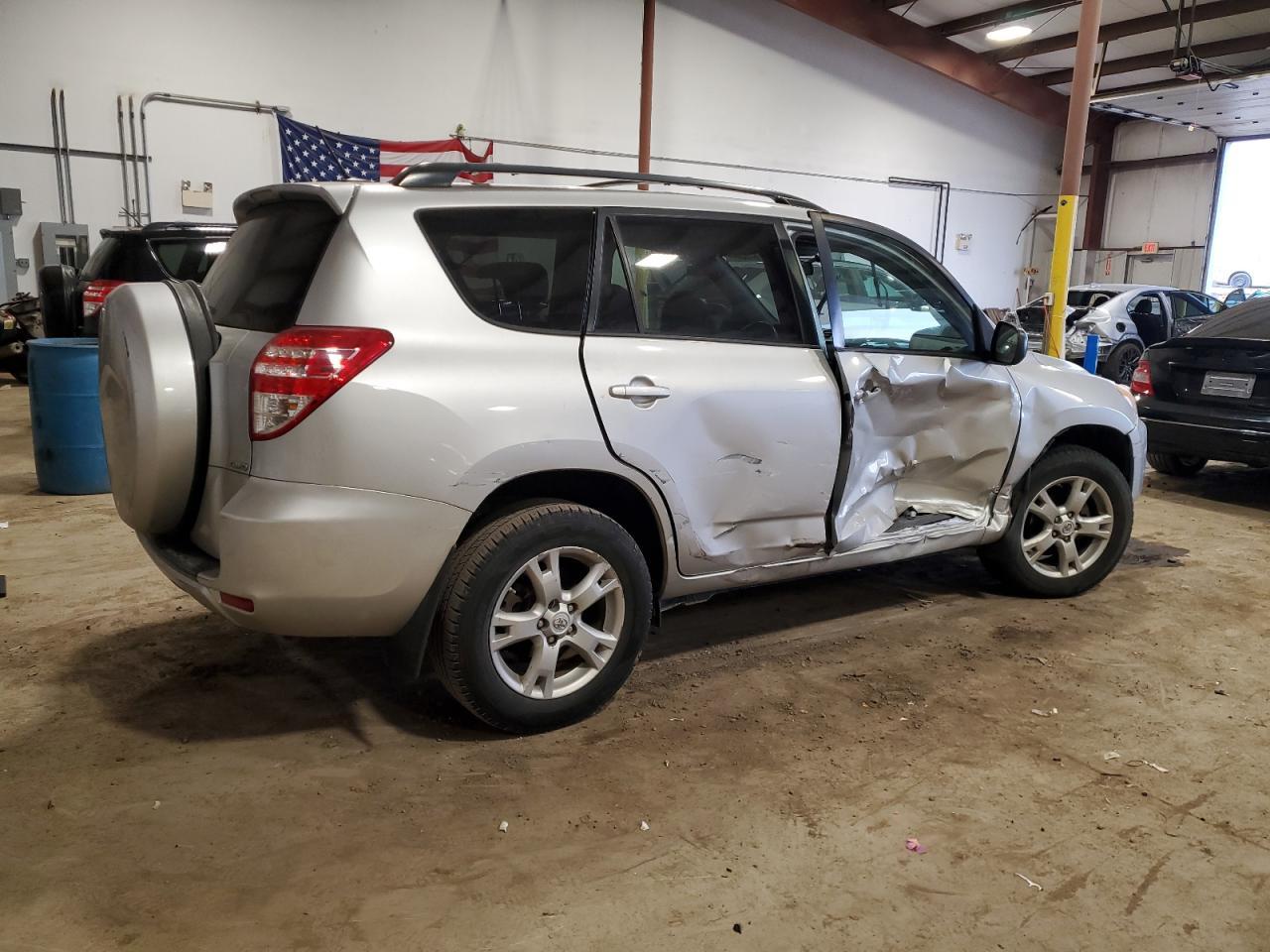 2011 TOYOTA RAV4 - Фото 3