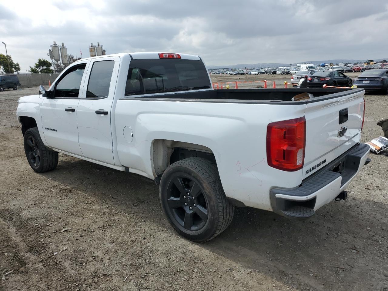 2017 CHEVROLET SILVERADO - Image 2