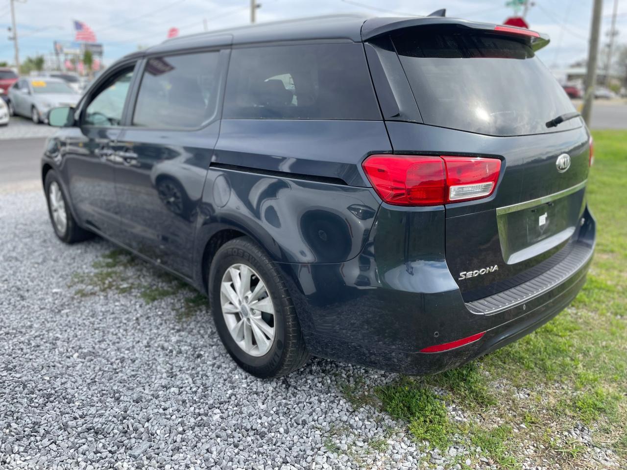 2016 KIA SEDONA LX - Image 3