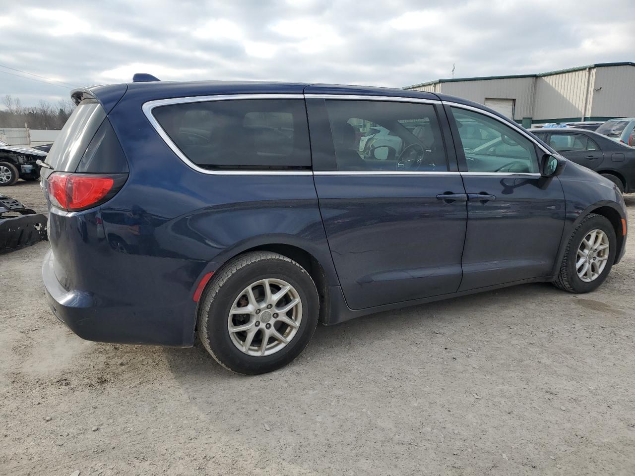 2017 CHRYSLER PACIFICA L - Image 3