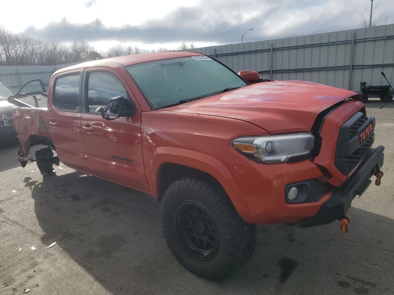 2017 TOYOTA TACOMA DOU - Фото 4