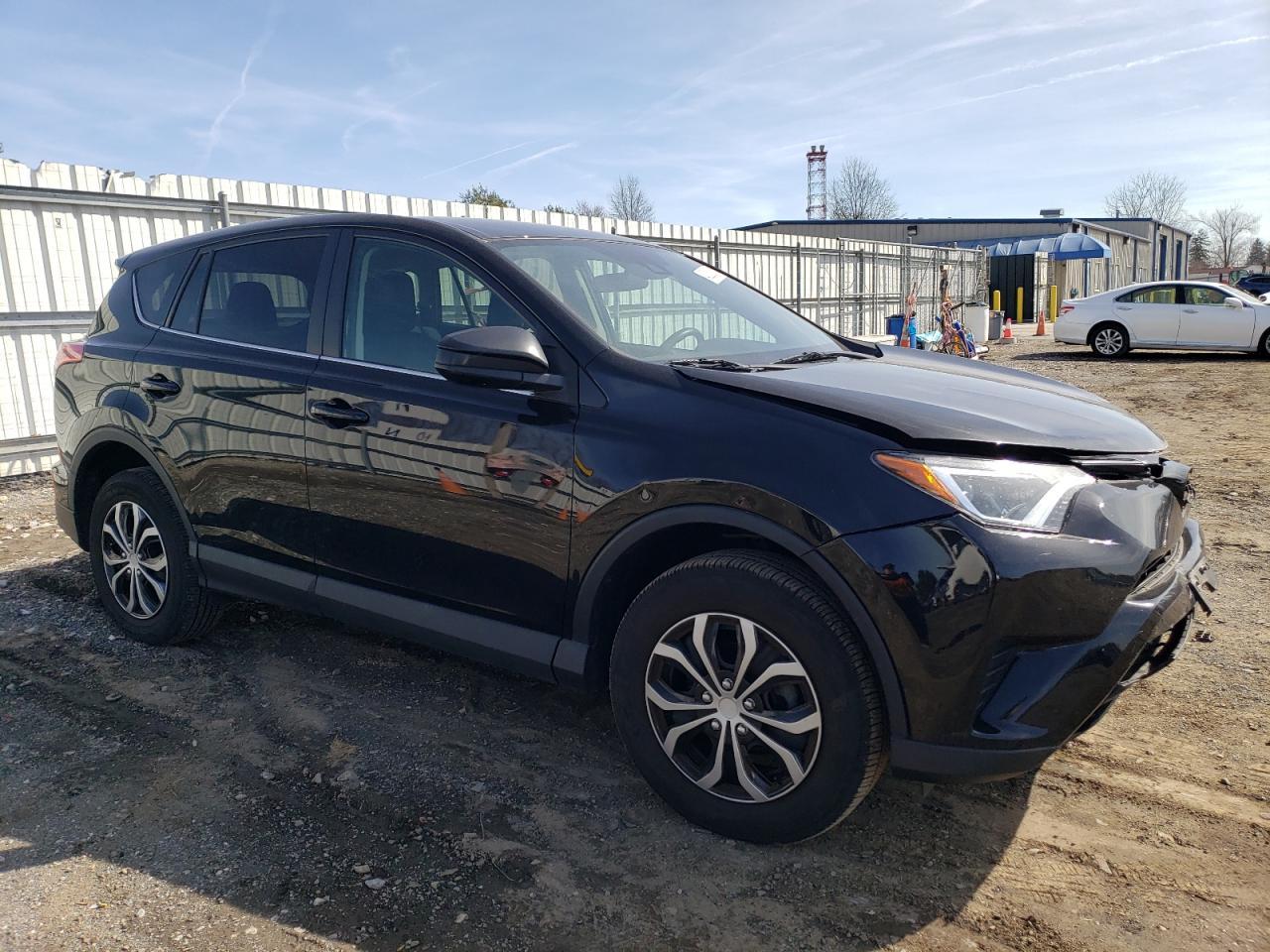 2017 TOYOTA RAV4 LE - Фото 4