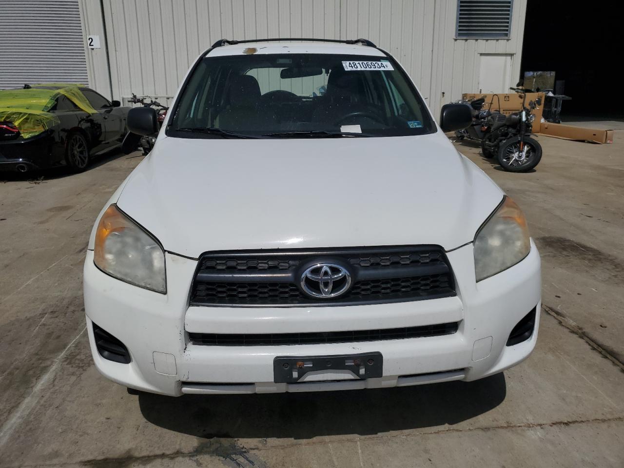 2011 TOYOTA RAV4 - Фото 5