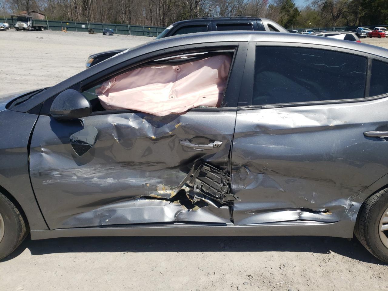 2019 HYUNDAI ELANTRA SE - Фото 7