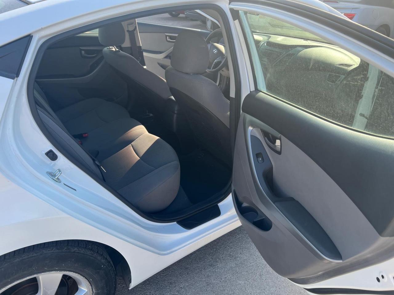 2015 HYUNDAI ELANTRA SE - Image 6