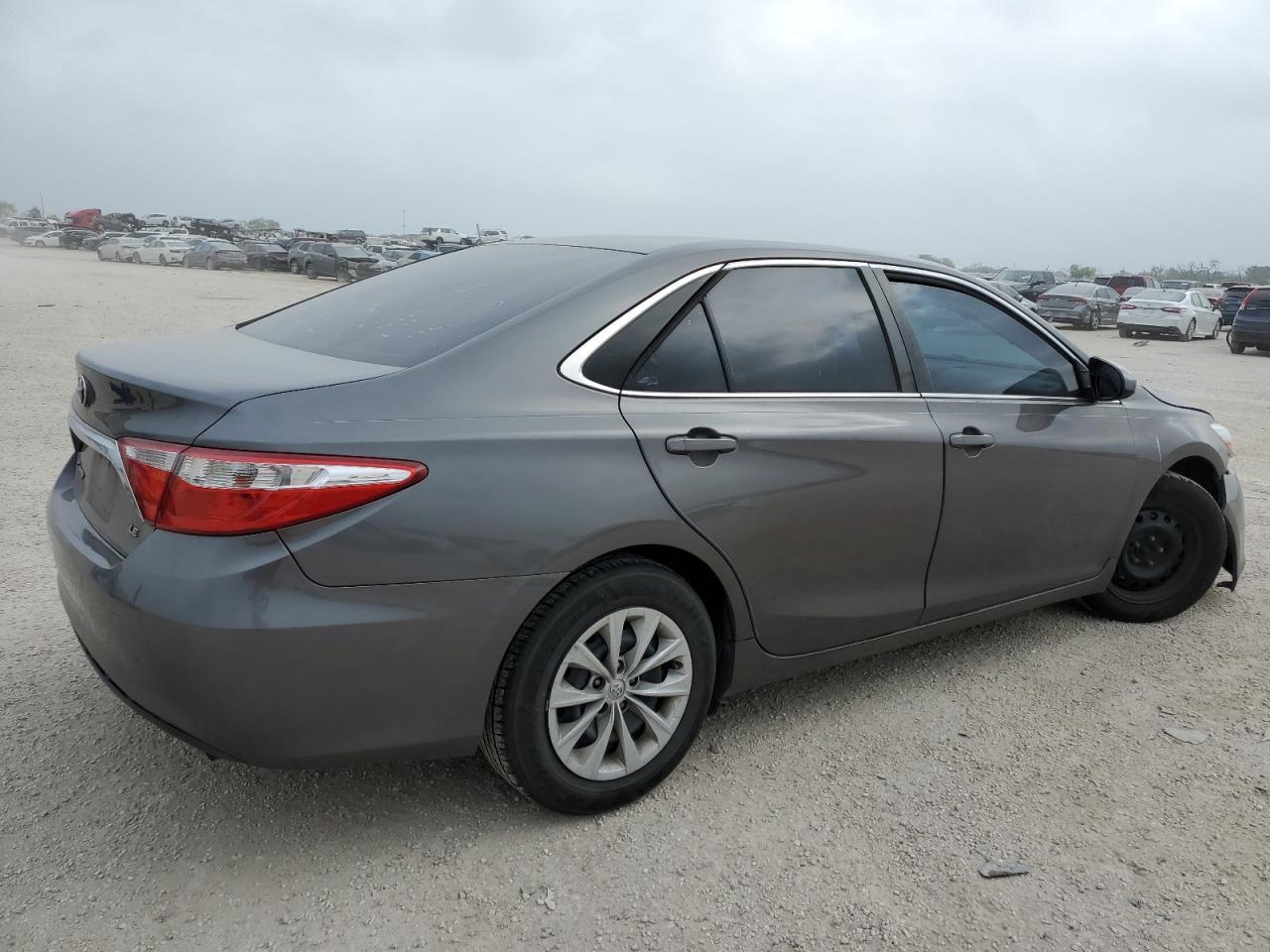 2016 TOYOTA CAMRY LE - Фото 3