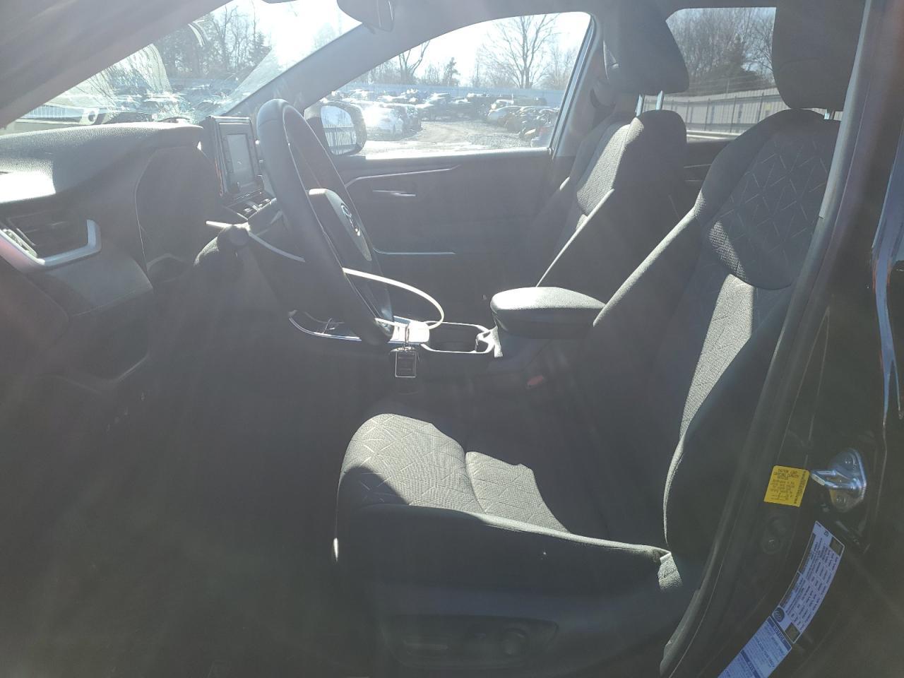 2020 TOYOTA RAV4 XLE - Image 7