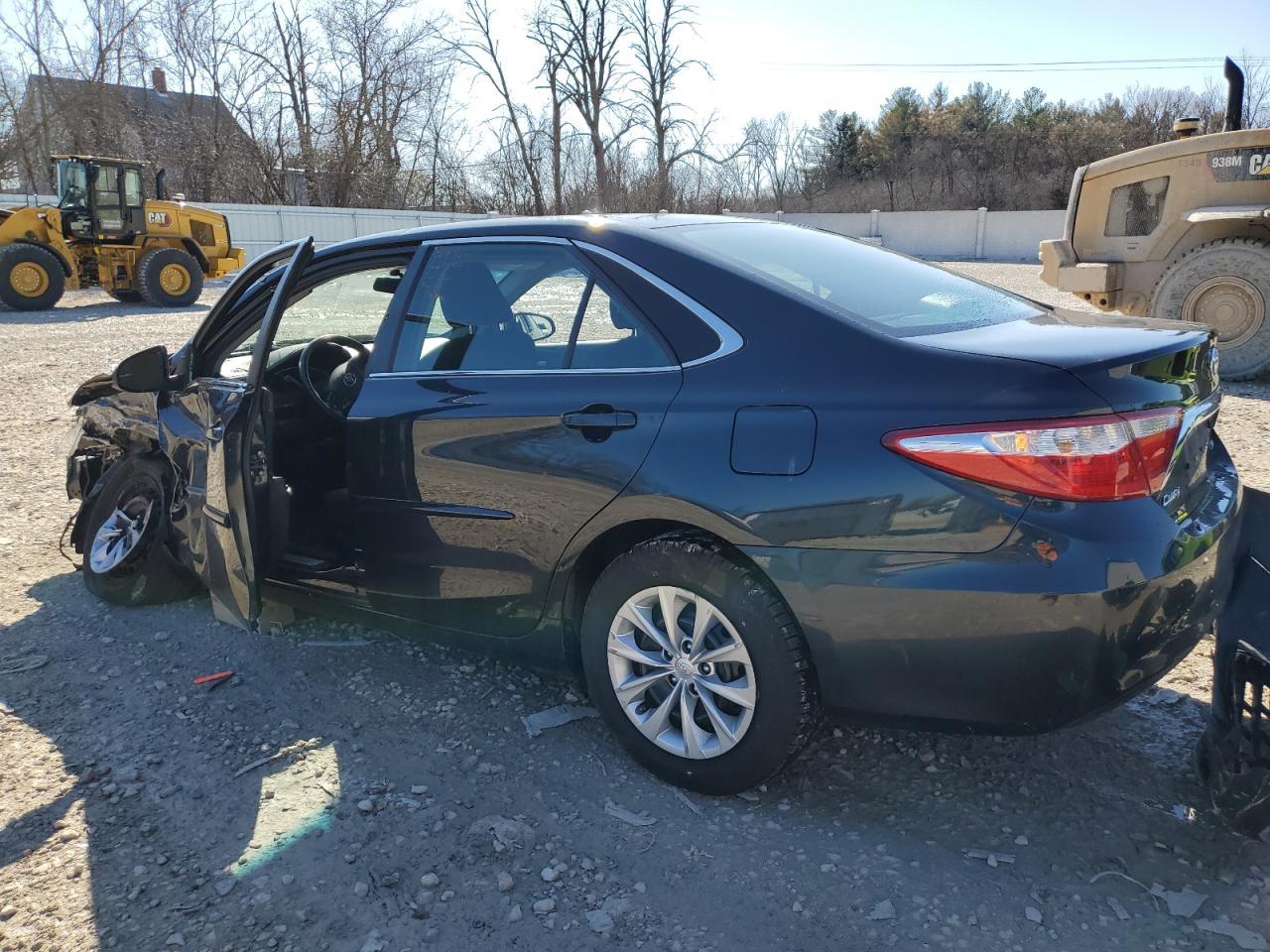 2016 TOYOTA CAMRY LE - Фото 2
