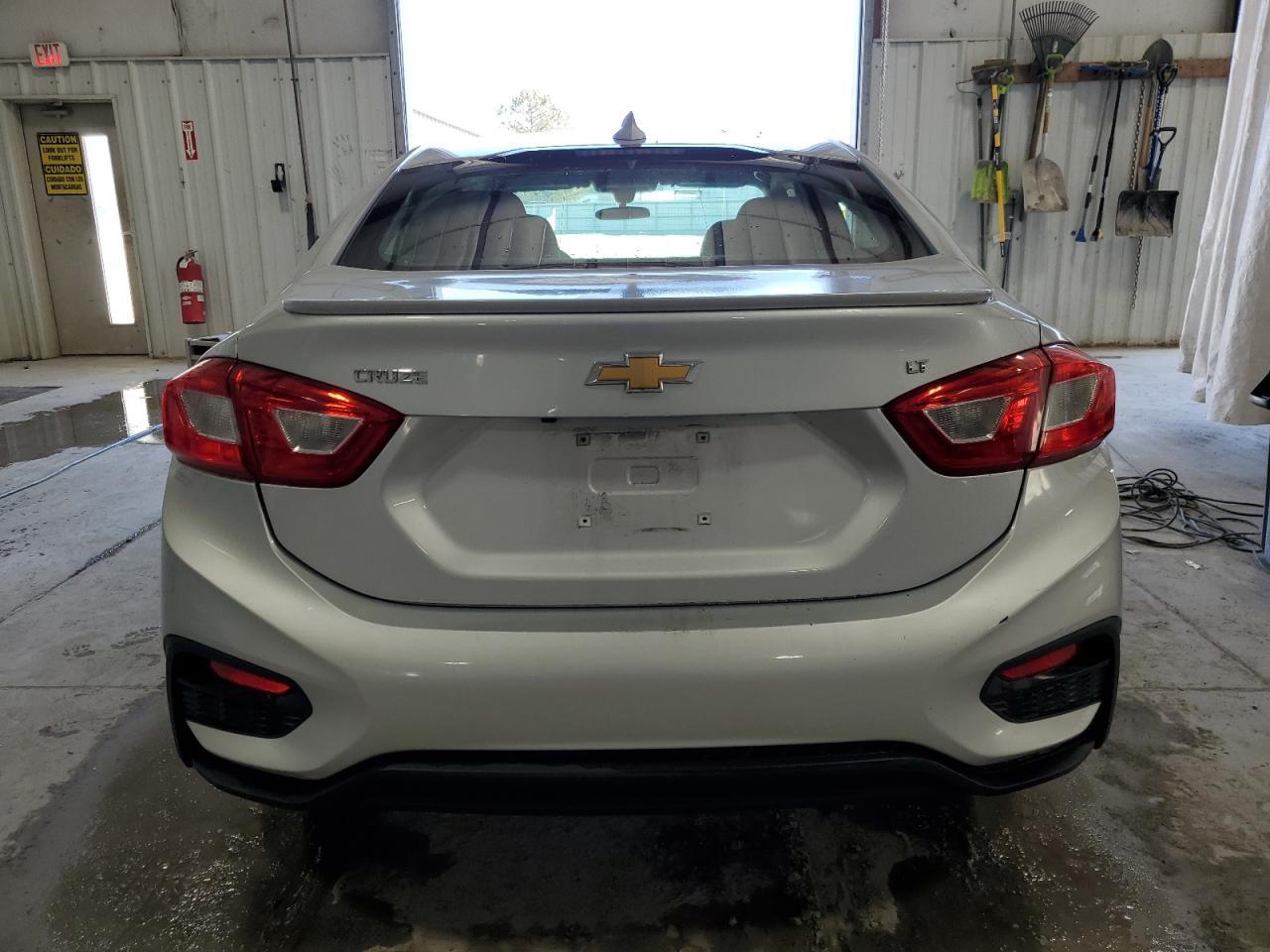 2017 CHEVROLET CRUZE LT - Image 6