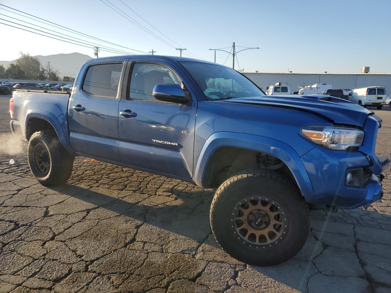 2017 TOYOTA TACOMA DOU - Фото 4