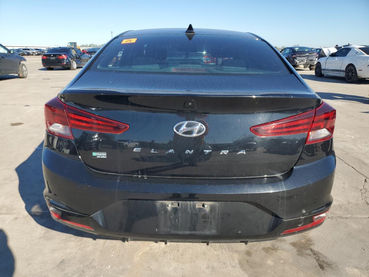2019 HYUNDAI ELANTRA SE - Image 6