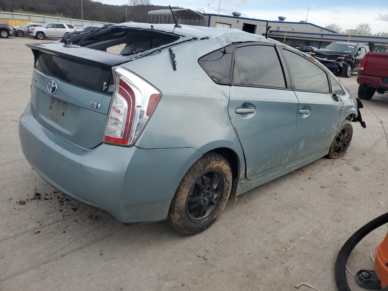 2015 TOYOTA PRIUS - Фото 3