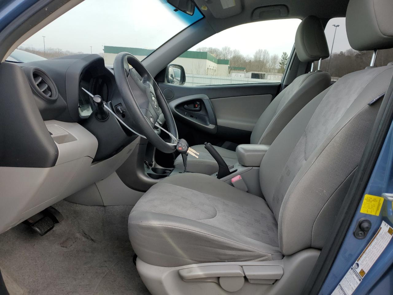 2011 TOYOTA RAV4 - Фото 7