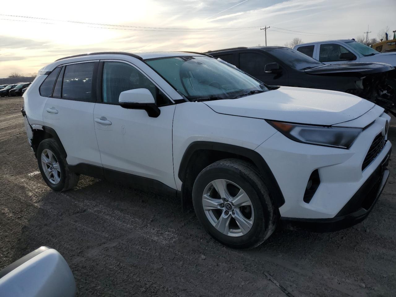 2020 TOYOTA RAV4 XLE - Фото 4