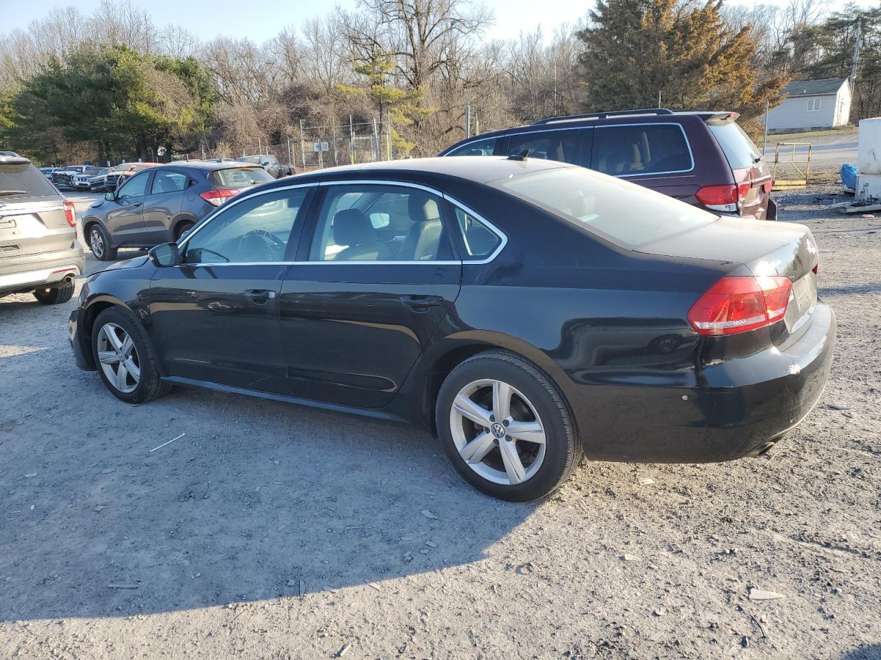 2013 VOLKSWAGEN PASSAT SE - Image 2