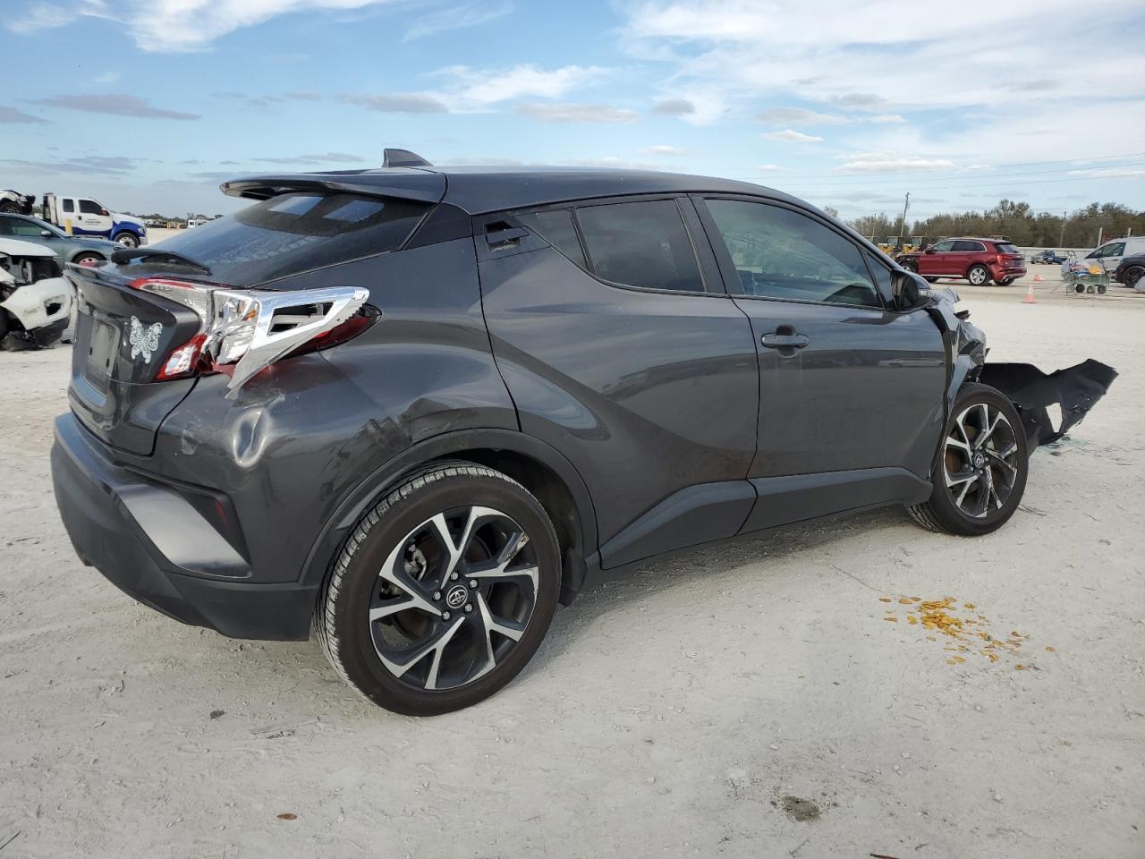 2019 TOYOTA C-HR XLE - Фото 3