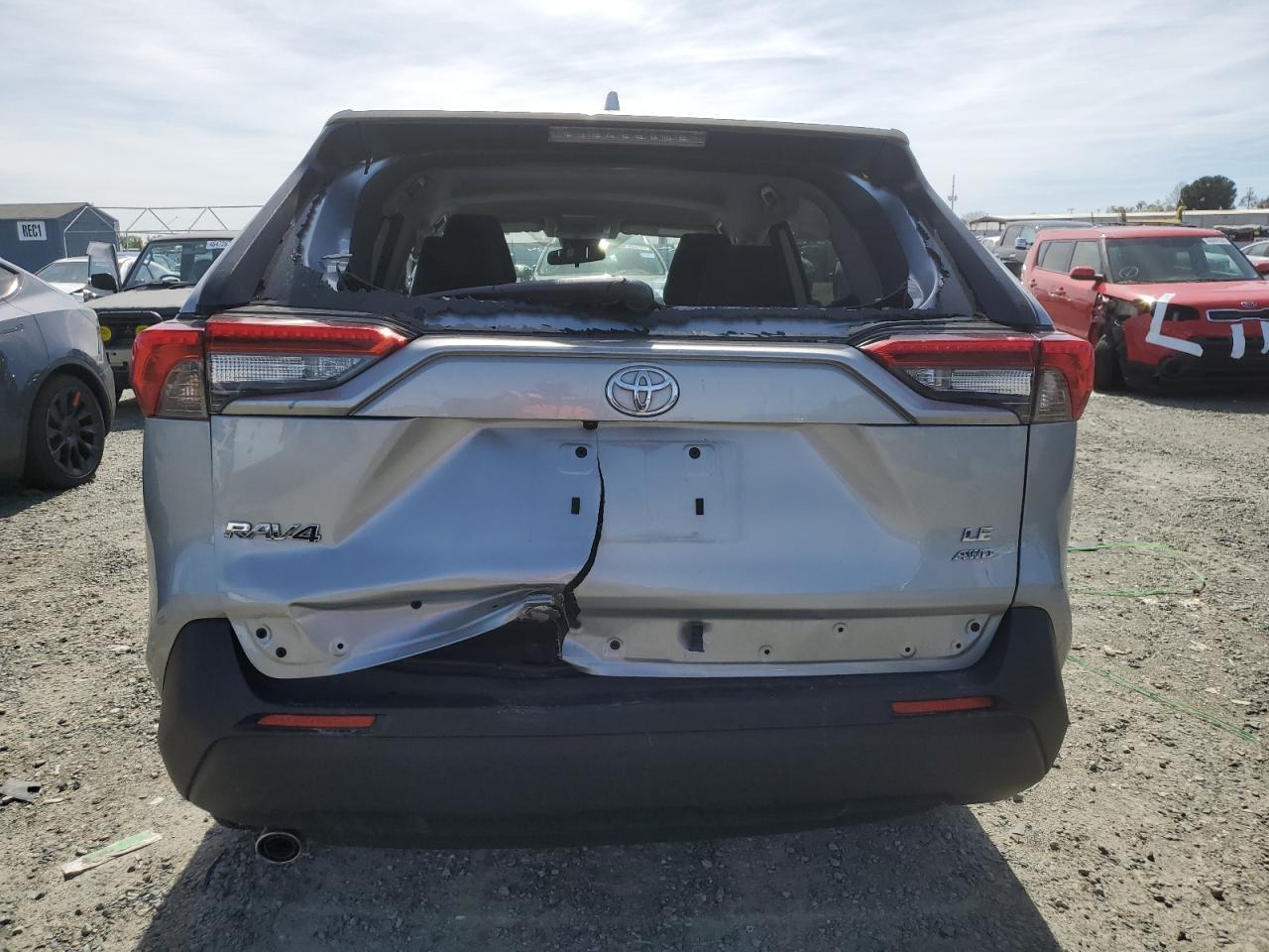 2021 TOYOTA RAV4 LE - Фото 6