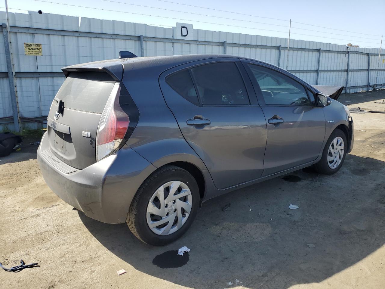 2015 TOYOTA PRIUS C - Image 3
