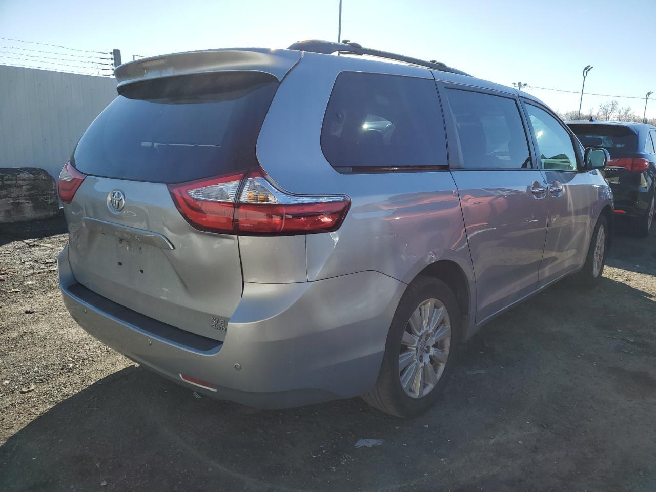2015 TOYOTA SIENNA XLE - Фото 3