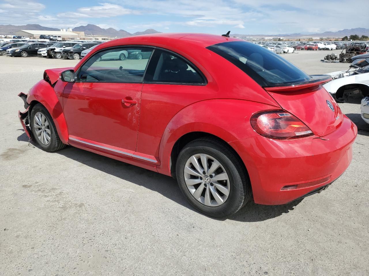 2019 VOLKSWAGEN BEETLE S - Фото 2