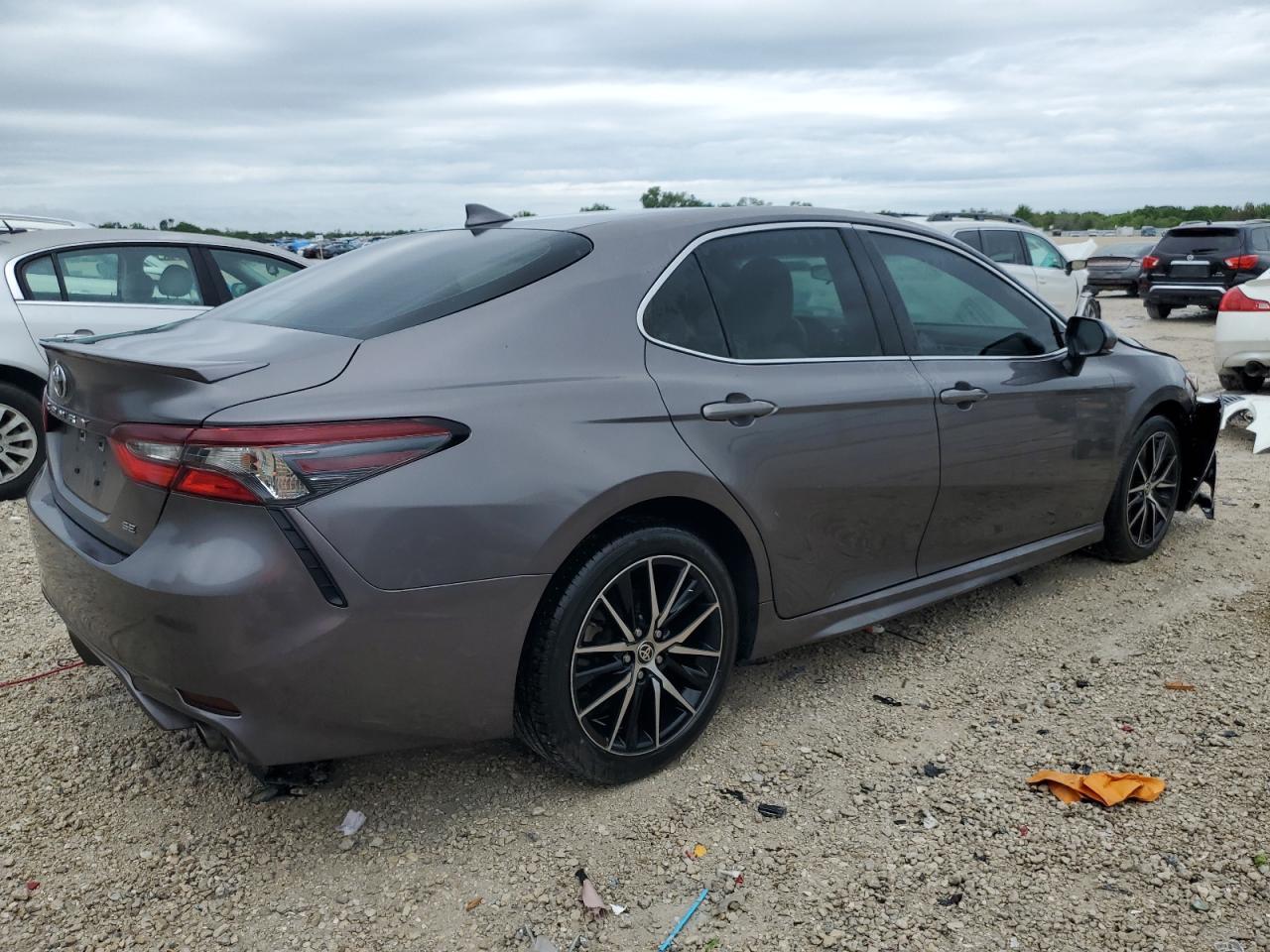 2021 TOYOTA CAMRY SE - Фото 3