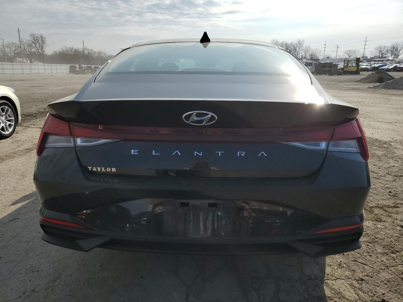 2022 HYUNDAI ELANTRA SE - Фото 6