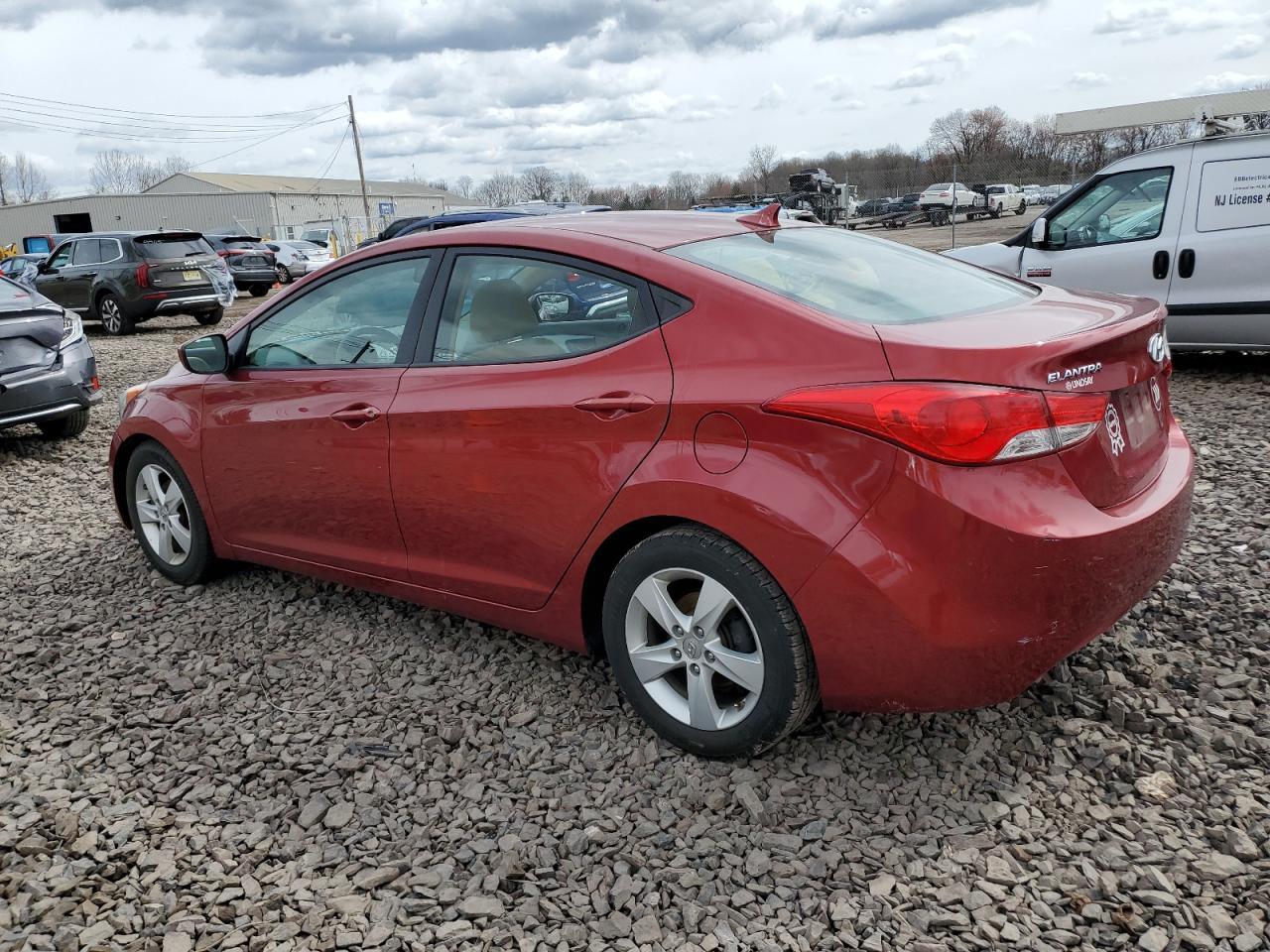 2013 HYUNDAI ELANTRA GL - Image 2