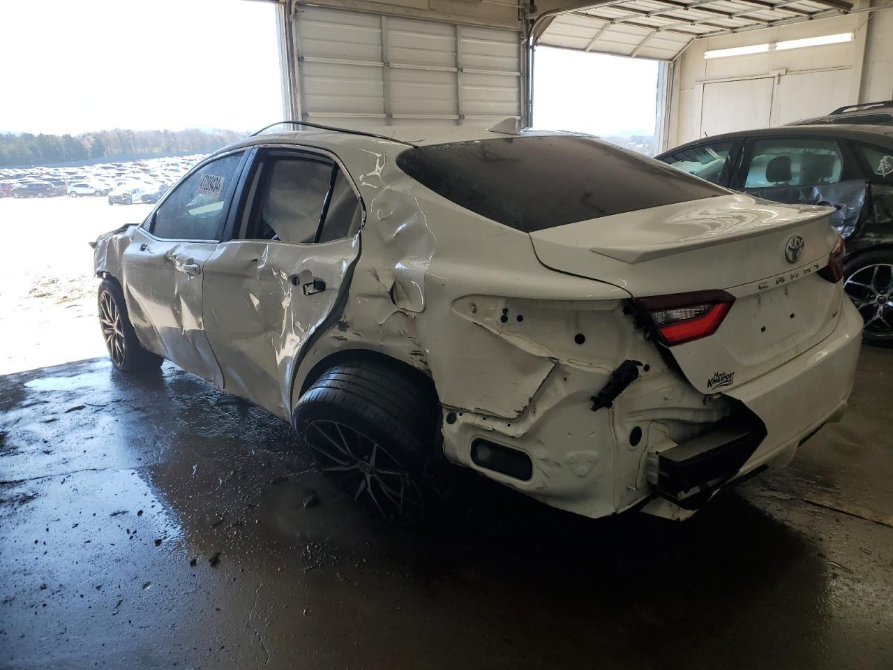 2021 TOYOTA CAMRY SE - Фото 2