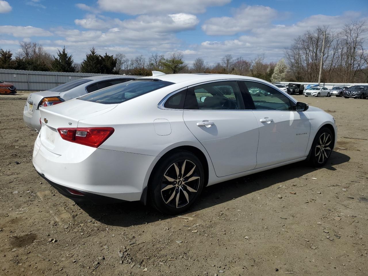 2017 CHEVROLET MALIBU LT - Image 3